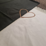 QURAYA ® Personalisierter Gebetsteppich – Geschenkbox DeLuxe (Paar-Set) Schwarz & Beige